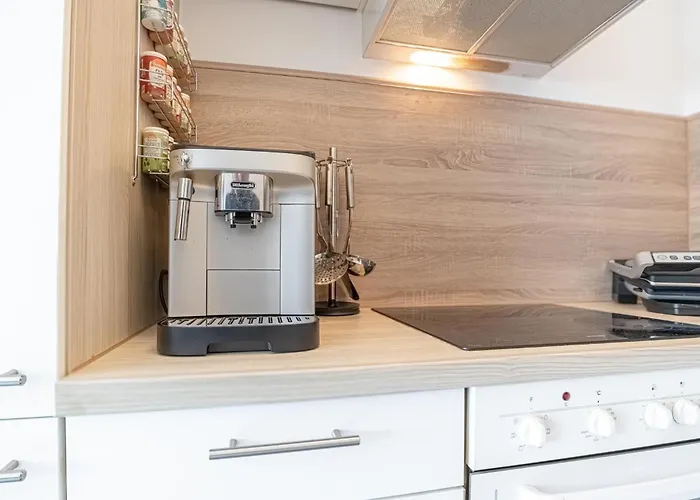 Chic 1br & 1lr Only 9 Min To Center, King Bed, Metro Access Apartman *