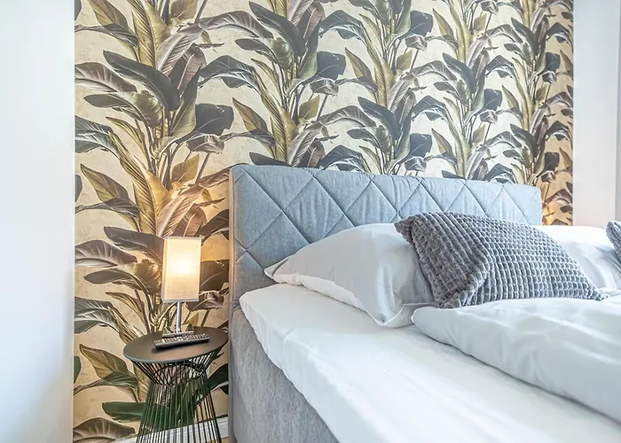Chic 1br & 1lr Only 9 Min To Center, King Bed, Metro Access
