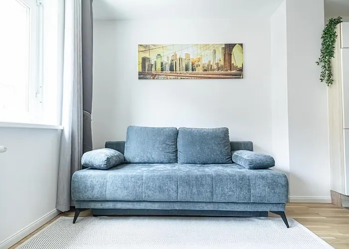 Chic 1br & 1lr Only 9 Min To Center, King Bed, Metro Access Apartman