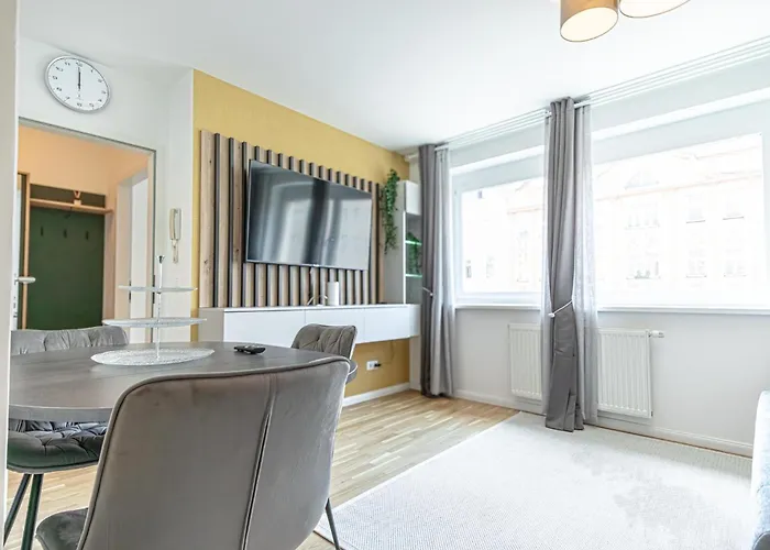 Chic 1br & 1lr Only 9 Min To Center, King Bed, Metro Access Apartman Bécs