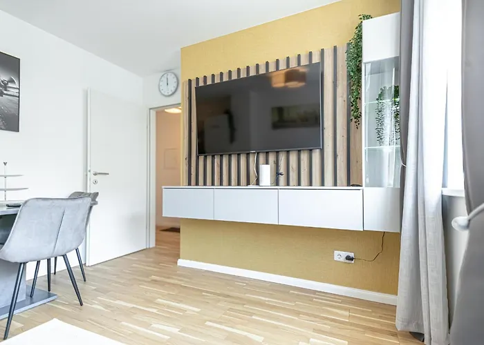 Chic 1br & 1lr Only 9 Min To Center, King Bed, Metro Access * Bécs