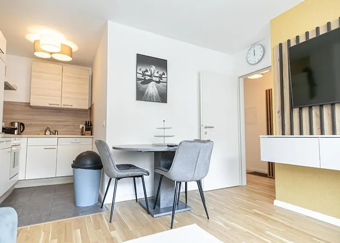 Apartman Chic 1br & 1lr Only 9 Min To Center, King Bed, Metro Access *