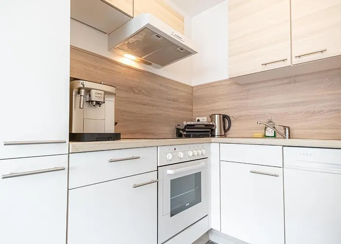 Apartman Chic 1br & 1lr Only 9 Min To Center, King Bed, Metro Access *
