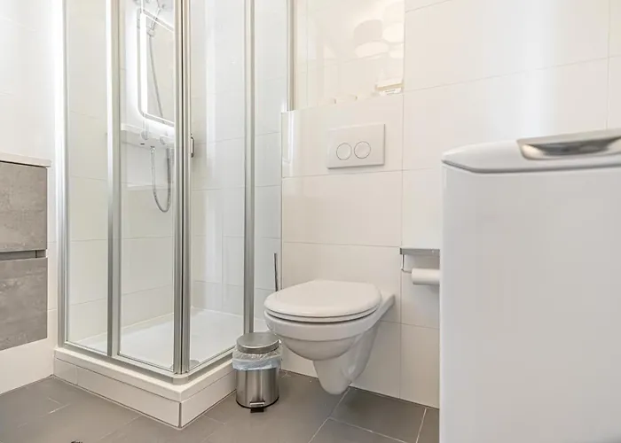 Apartman Chic 1br & 1lr Only 9 Min To Center, King Bed, Metro Access